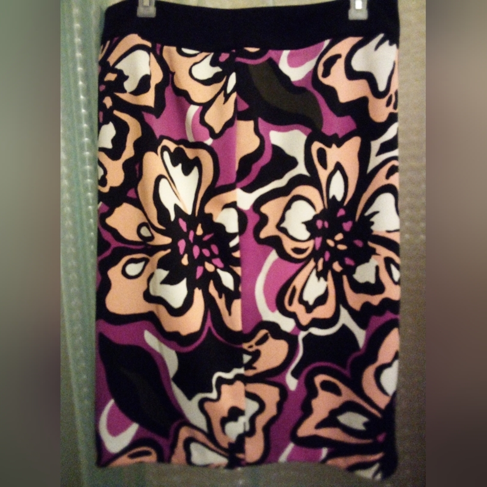Beautiful Worthington Ladies Floral Skirt Size 18